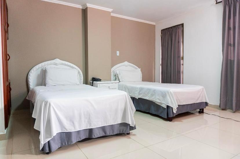 Hotel Suite Santa Rosa Санта Роса де Кабал Екстериор снимка